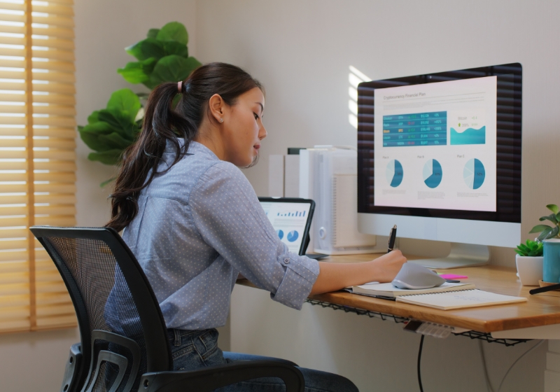 テレワークにおすすめの疲れにくい椅子と5つのポイント