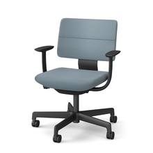 SHIGA シガ  背ダブル 固定肘 昇降脚 布地張り 抵抗付ウレタン双輪キャスター  [座背：フォグブルー / フレームカラー：ブラック]